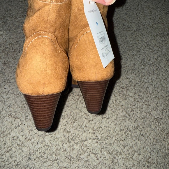 NWT WOMENS Stylish Tan Ankle Booties Size 9 Boots Suede Like - Picture 5 of 7